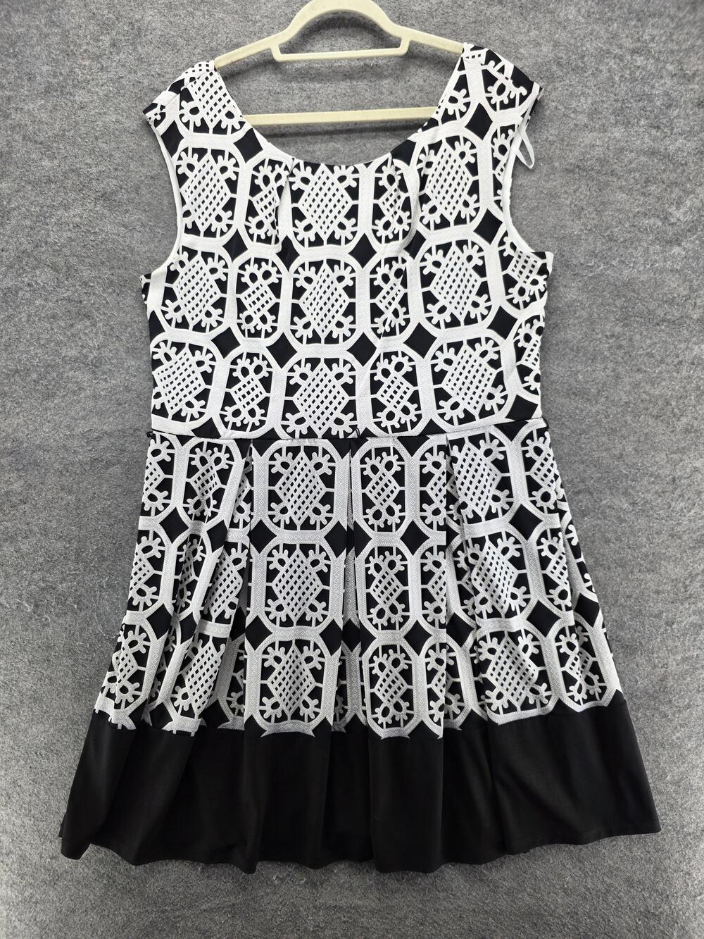Tiana B. Dress Womens 18 Black Fit & Flare Short Scoop Neck Jacquard Lined